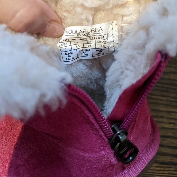 Koolaburra by UGG Aribel Short Boot Toddler - Like New - Picture 8 of 8